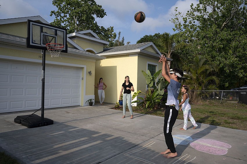 Nicole, Hayley, Ryley and Mattie Britton