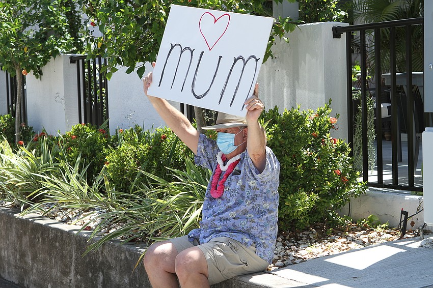 Philip Chiocchio cheered on moms.