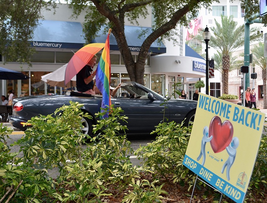 About two dozen decorated cars took part.