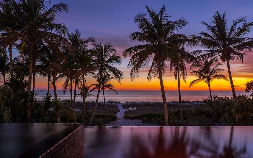 An infinity pool looks out over the beach.