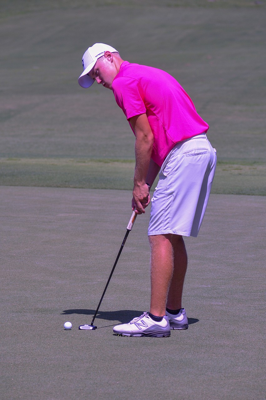 Jake Naese putts from the middle of the green. He would lose his first round matchup to Max Barile.