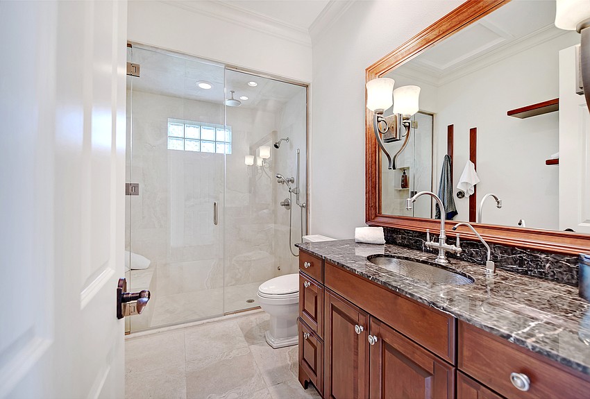 The home offers 7½ bathrooms.