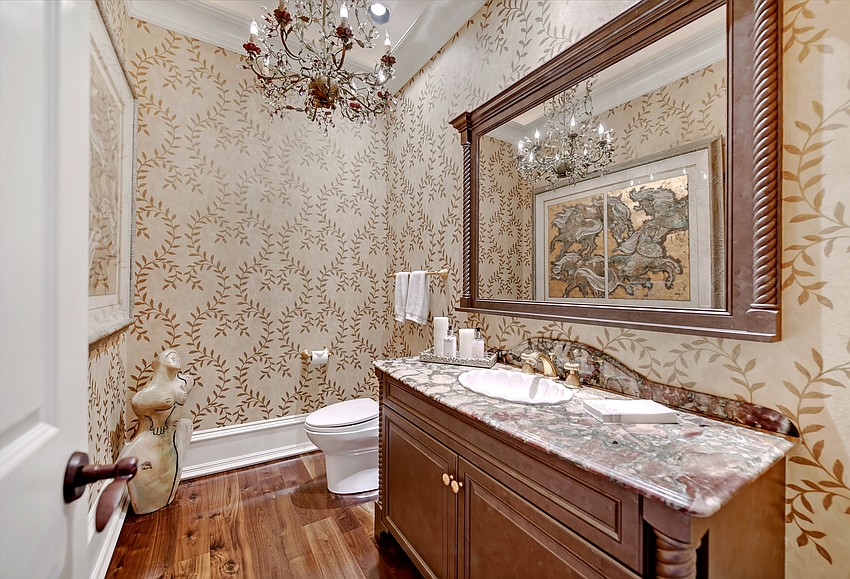 The home offers 7½ bathrooms.