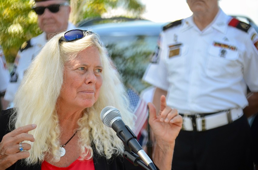 Jan Hamel delivers an opening prayer.