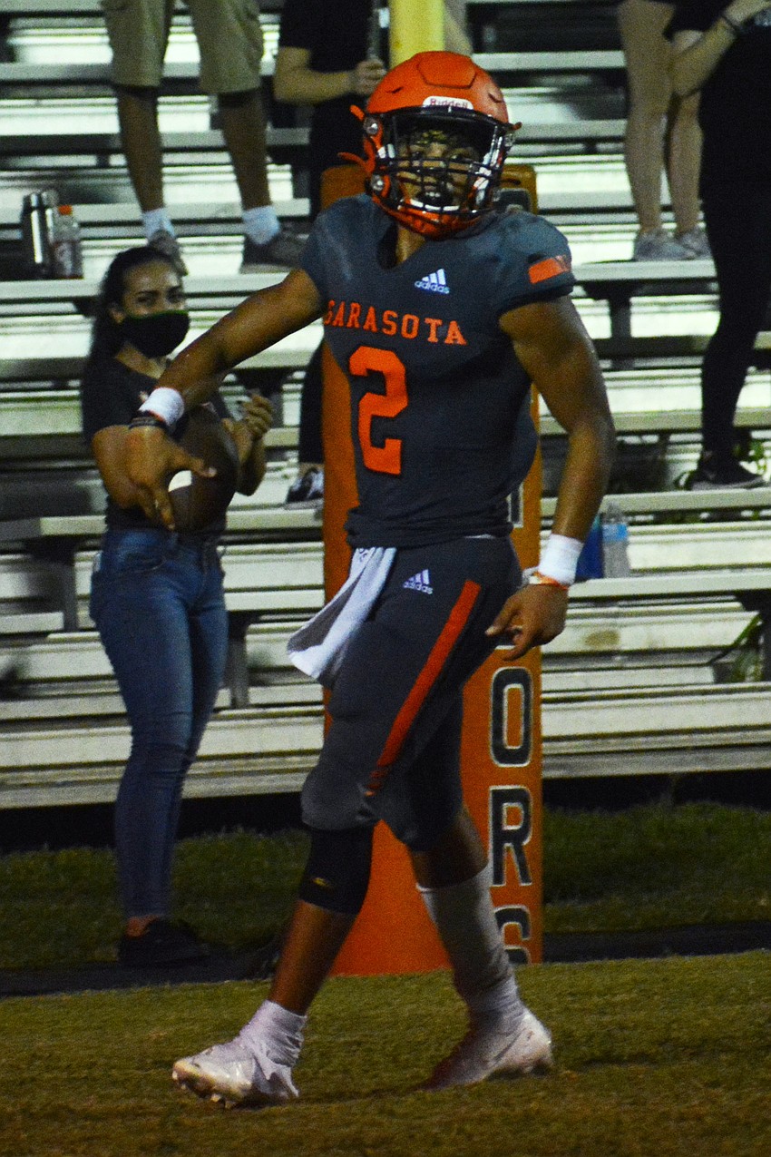 Dominic Bennett celebrates after a 72-yard touchdown run.