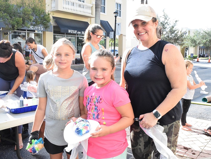 Sarasota's Presley Pope has fun working out and tie-dying shirts with her 6-year-old sister Piper Pope and mother, Liz Pope.