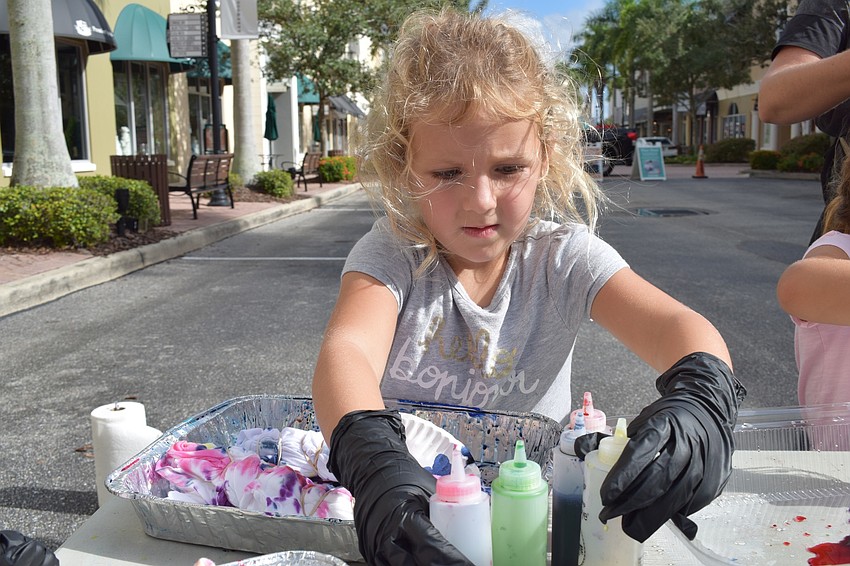 Lakewood Ranch's Sydney Cross, who is 4 years old, adds dye to her shirt.