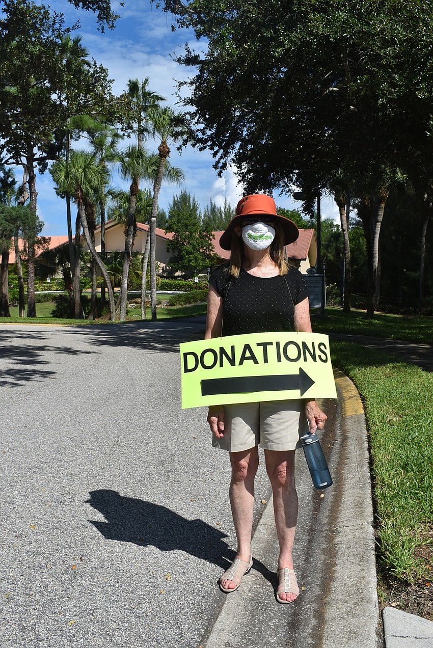 Susan Newmark directed members to the donation section.