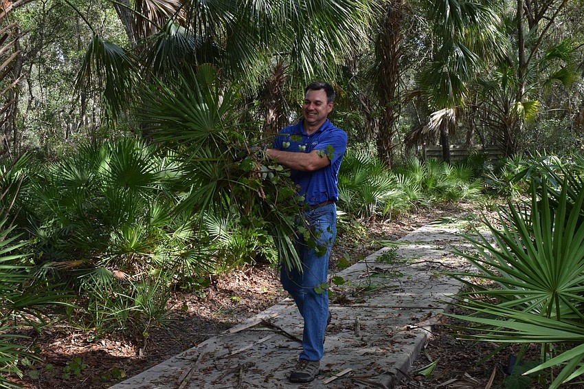 Hank Nirider with Smith Seckman Reid clears the sidewalks. This year was the first time Nirider assisted the Foundation for Dreams during Alliance Gives Back.