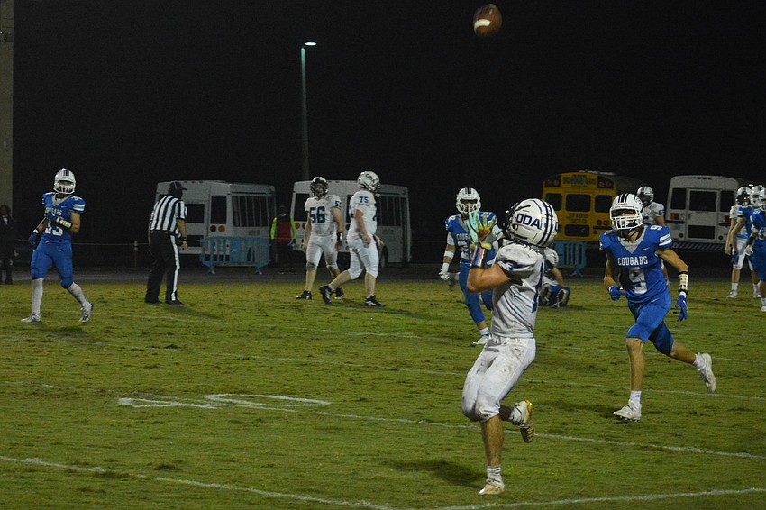 Connor Pope catches a pass from Tyler Beasley.