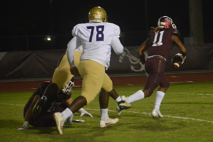 Braden River sophomore safety Craivontae Koonce runs for the end zone after recovering a Booker fumble.