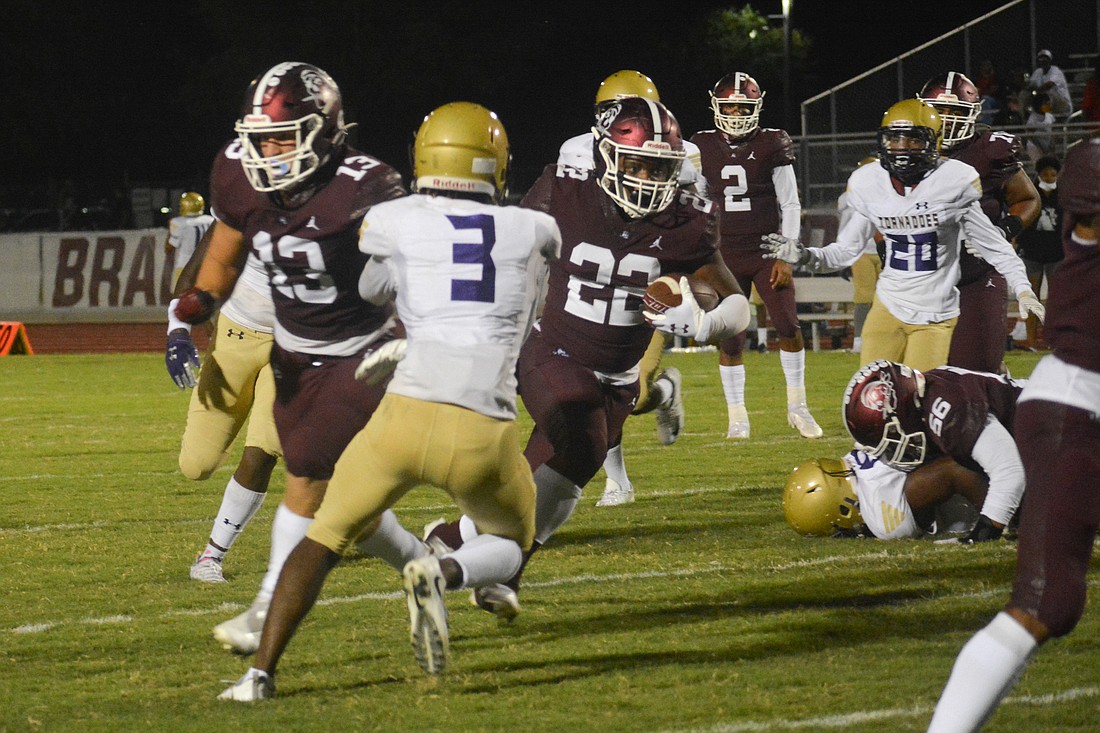 Your Observer | Photo - Lavontae Youmans sprints for the end zone.