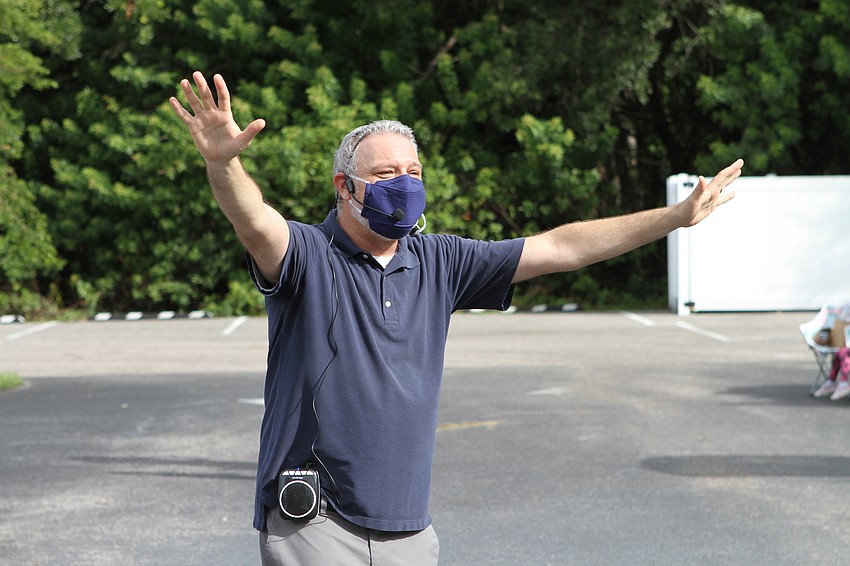Rabbi Michael Shefrin led off the celebration with singing and dancing.