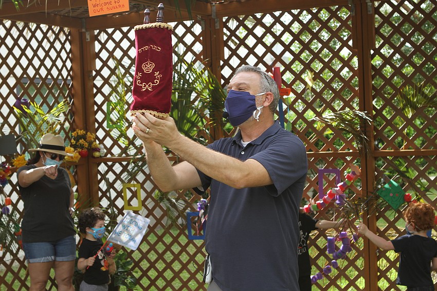 Rabbi Michael Shefrin kicked off the parade.