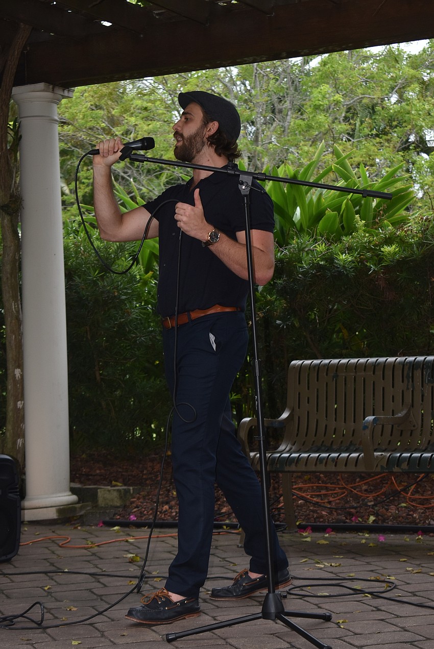 Richardson sang a program of mostly Frank Sinatra songs.