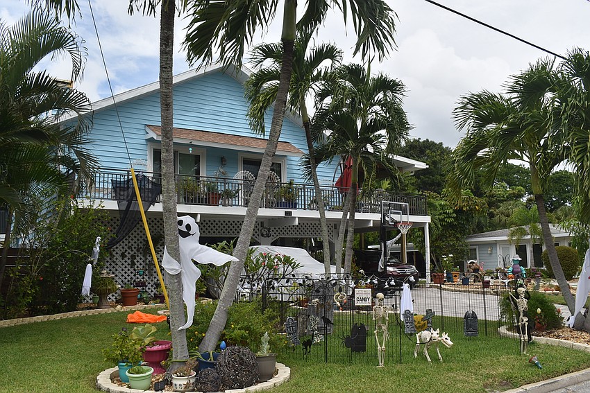 The haunted display at 729 Fox St.