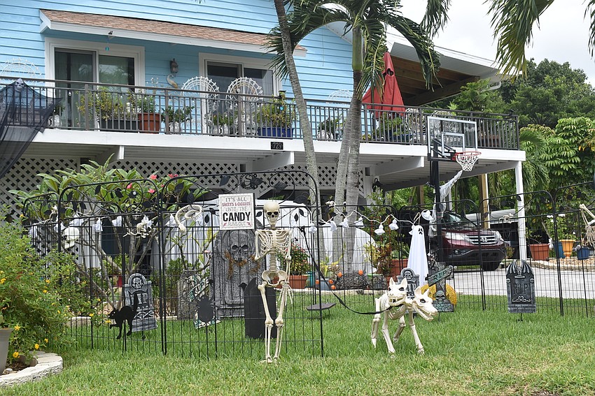 The haunted display at 729 Fox St.