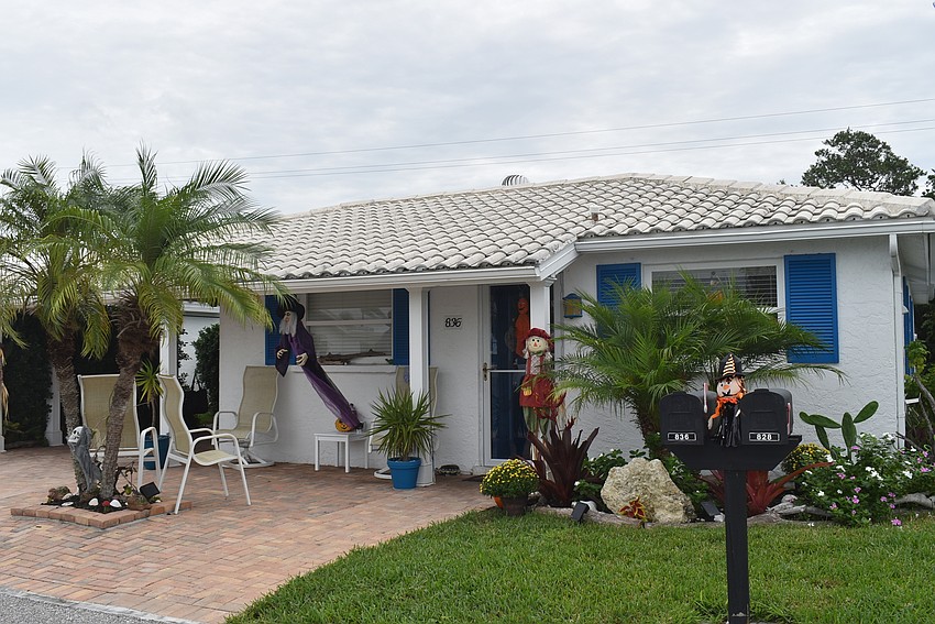 836 Spanish Drive S. has a spectrum of specters.