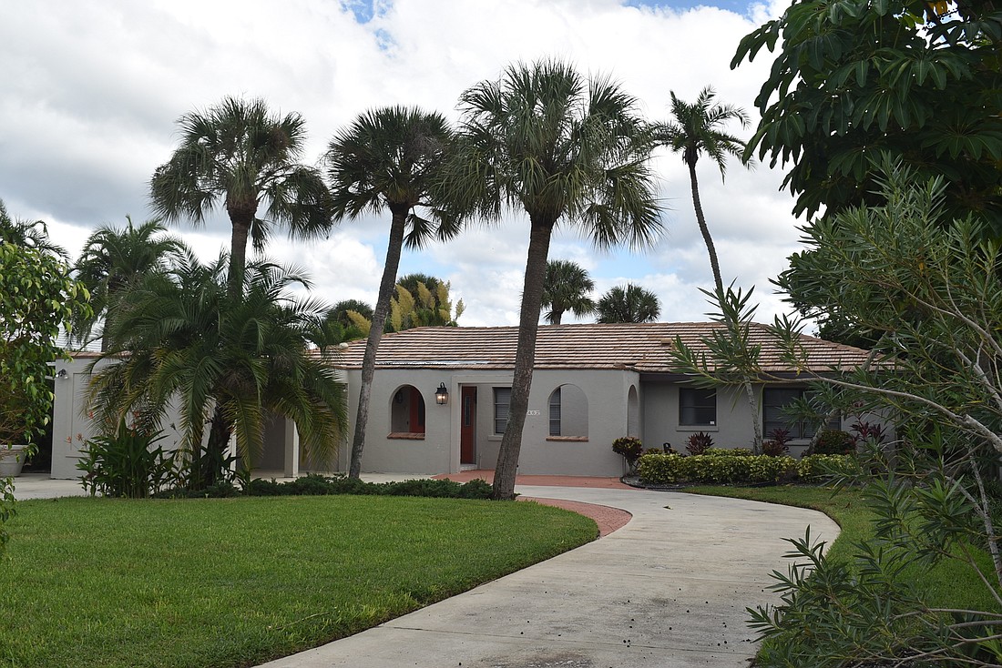 462 Bowdoin Circle  was built in 1952, it has three bedrooms, two baths, a pool and 2,028 square feet of living area.