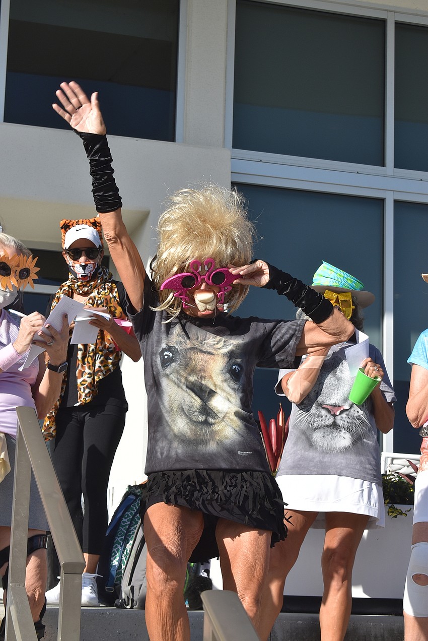 Marcia Gutridge heads to the court for a group photo.