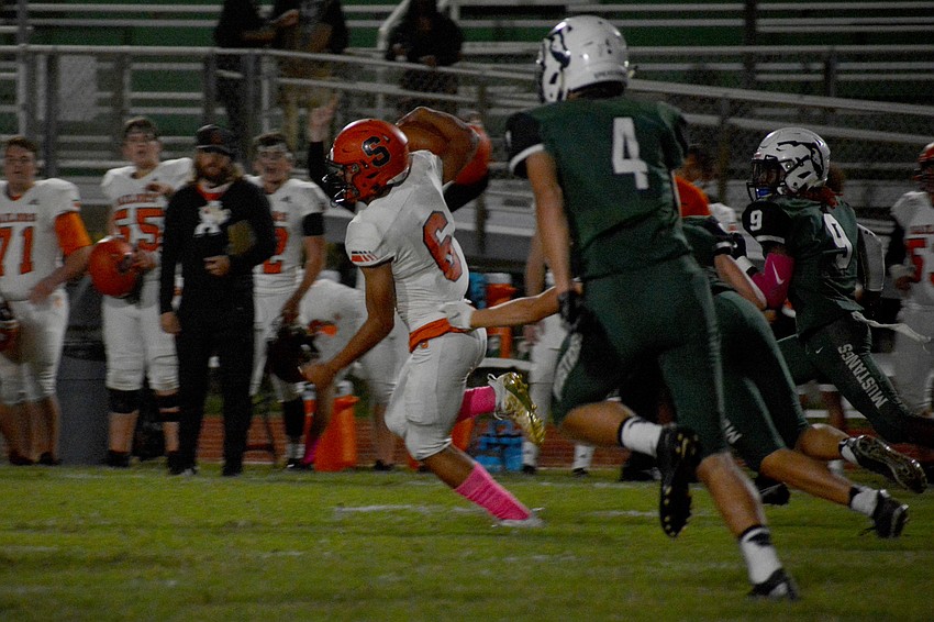 Sarasota's Anthony Peralta (6) returns an interception in the second quarter.