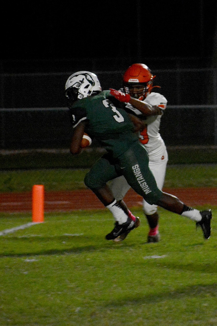 Lakewood Ranch receiver Emar'je Grace (3) barrels toward the goal line for a touchdown.