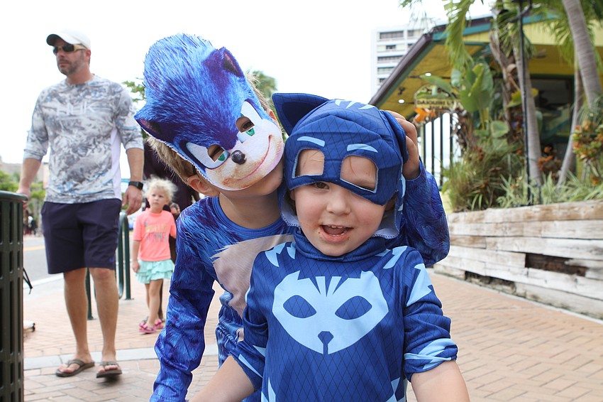 Jax and Sylis Gallo were a couple blue costumed dudes.