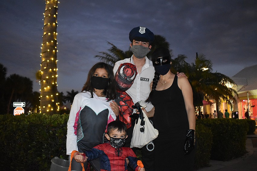 Natalia, Santiago, Sebastian, Alex and Maria Gomez