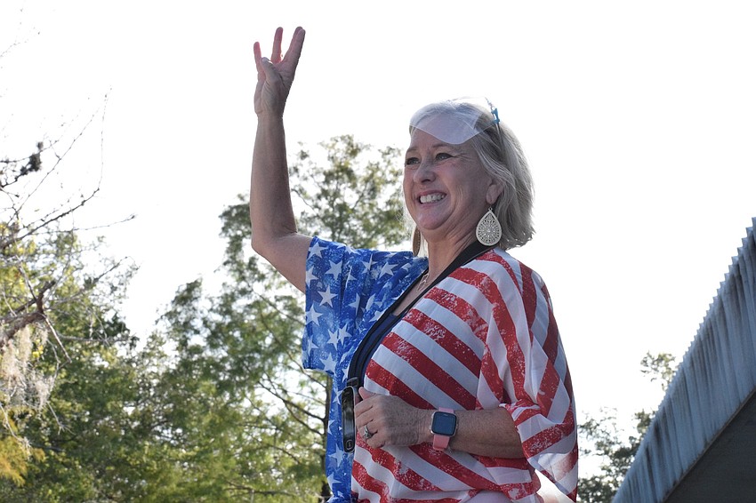 Barbara Siffermann, the music teacher, counts down to when the fourth graders should start singing again.