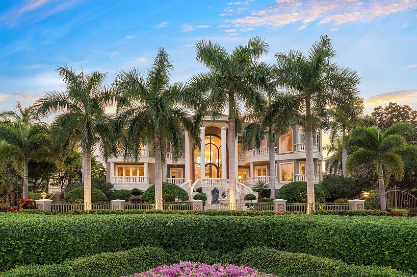 The home occupies 1.35 beachfront acres.