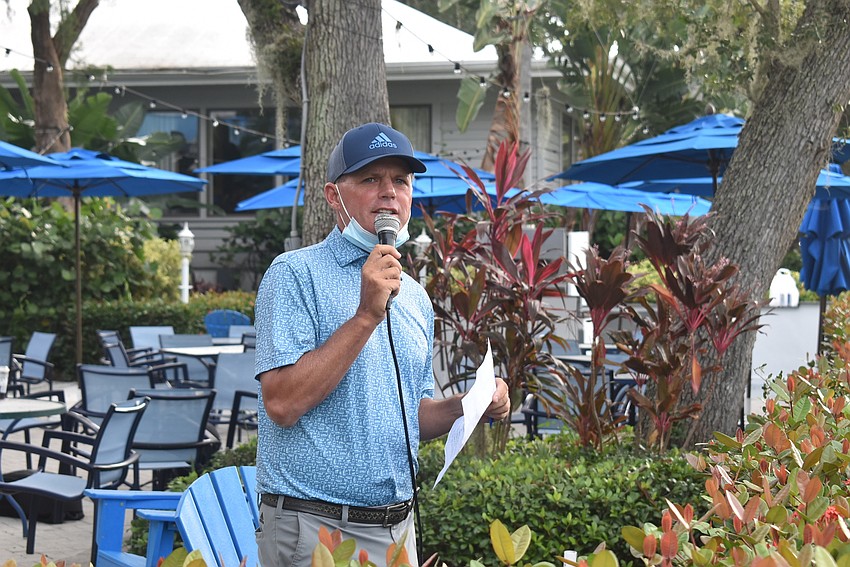 Terry O'Hara announces the course directions.