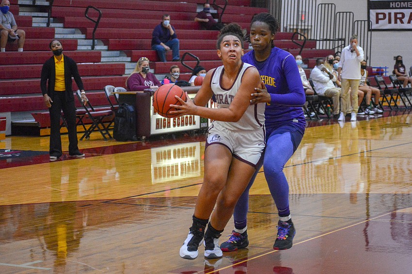 Braden River's Bella Patterson battles in the post.