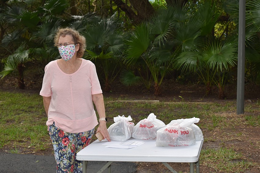 On the other side of the parking lot, Tena Tessler helped pass out members' Shabbat dinners.