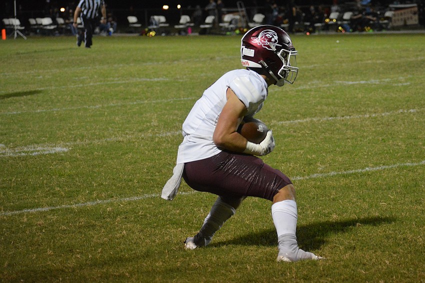 Connor Losada reels in a pass from Shawqi Itraish.