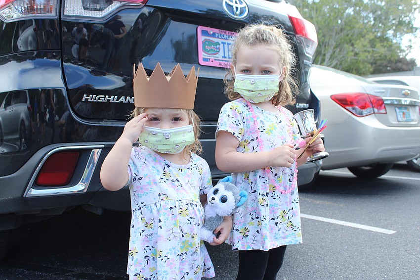 Penny and Ellie Lesnick had Thanksgiving cheer.