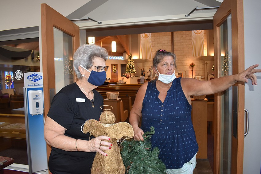 Christine Ortiz, left, directs Helen Beljean to set up more decorations.