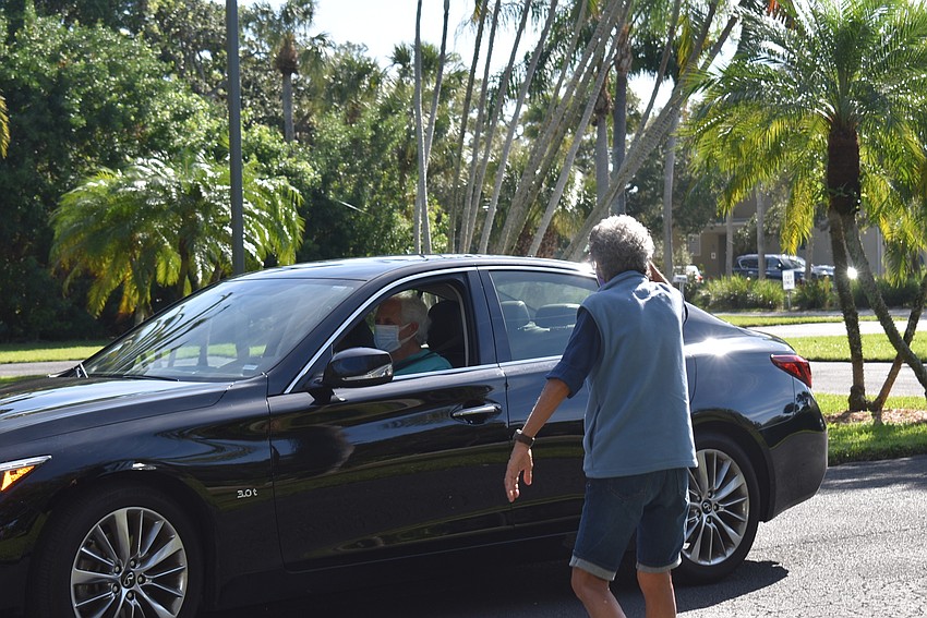 Mac Spitzer greets Irwin Pastor.