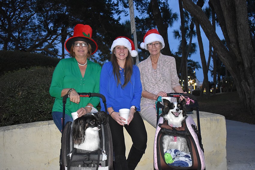 Shannon and Suzanne Lince and Debbie Keene with Bibi and Bella.