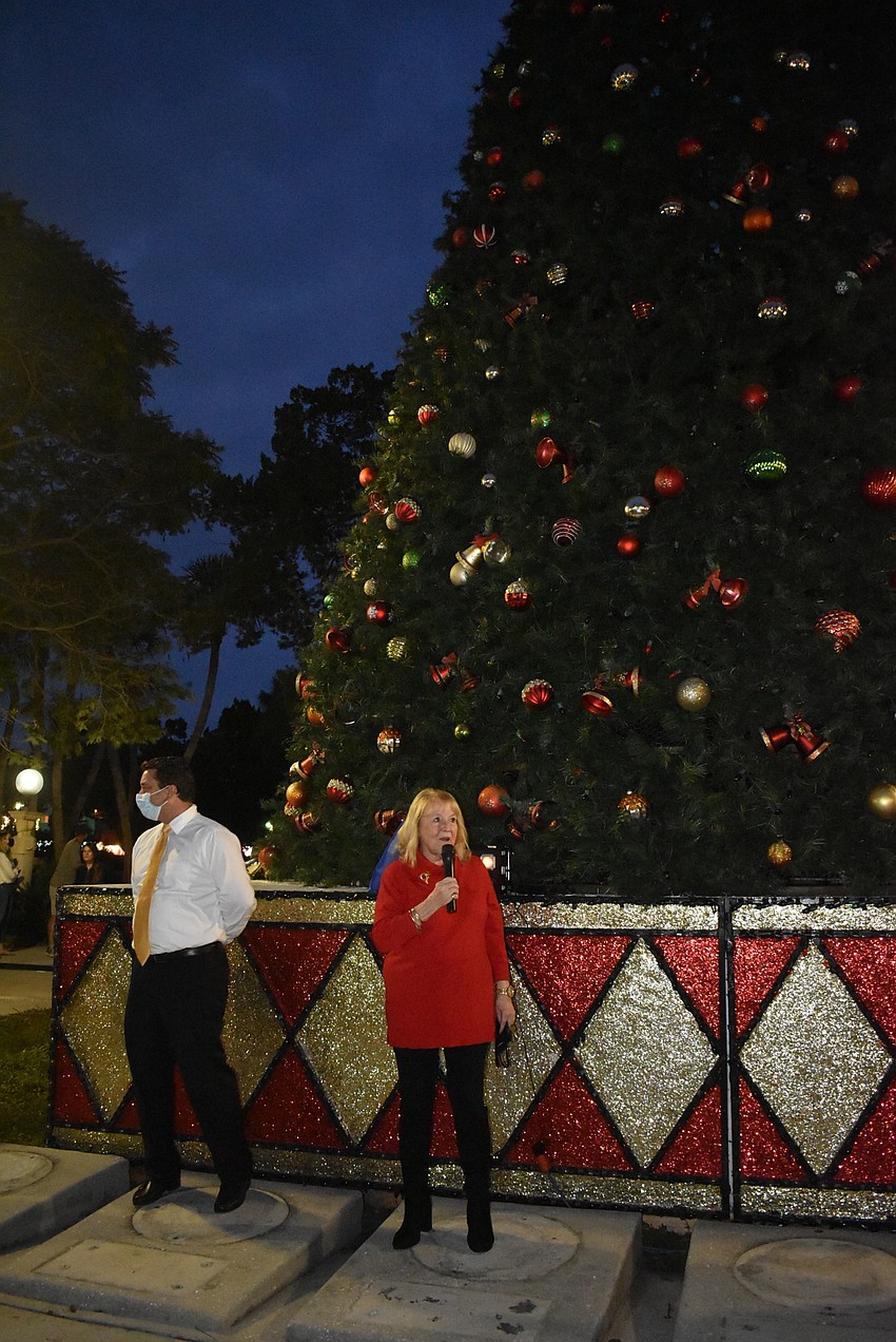 Sarasota Mayor Hagen Brody and St. Armands Circle Association President Diana Corrigan address the loosely gathered crowd.