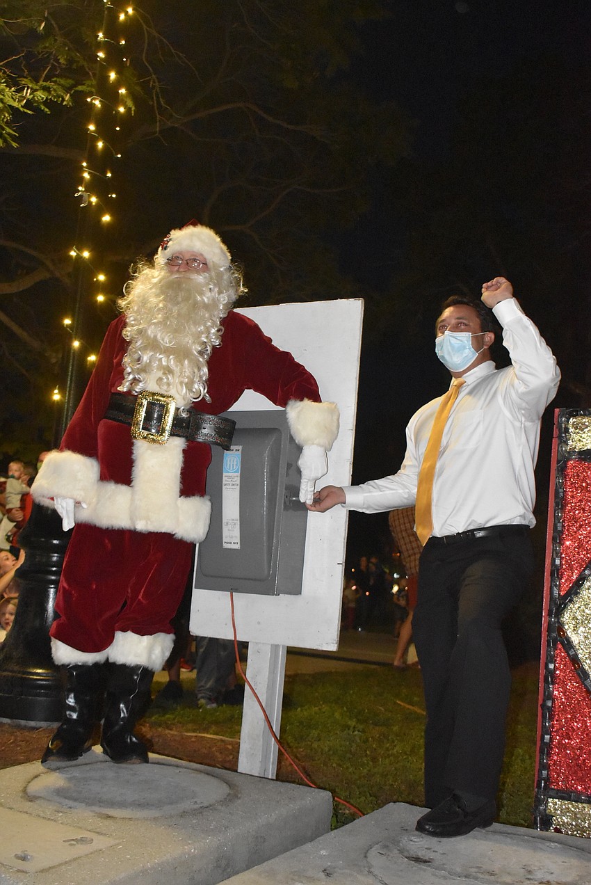 Santa Claus and Mayor Hagen Brody prepare to light the tree.