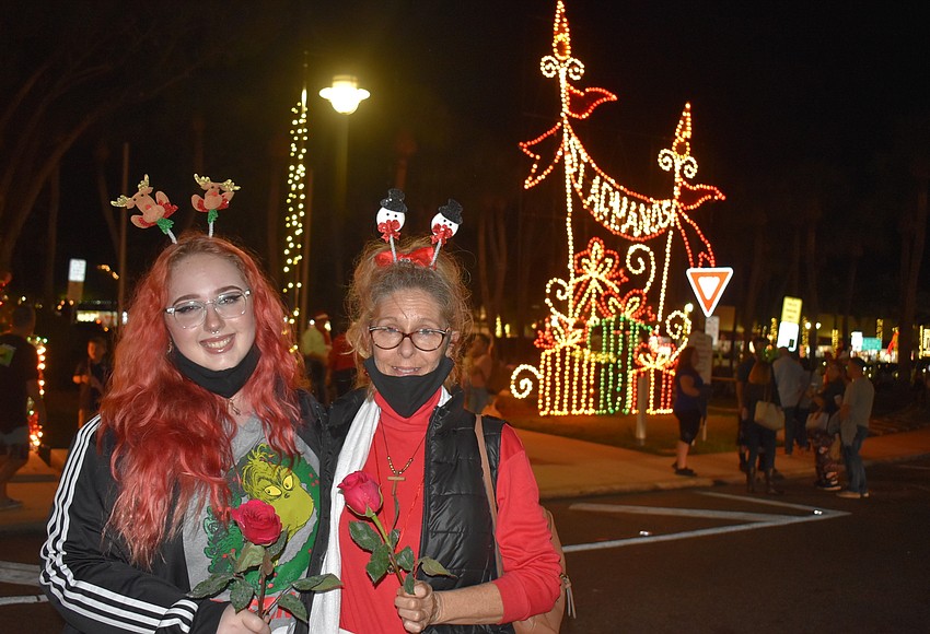 St. Armands Circle hosts tree lighting Your Observer