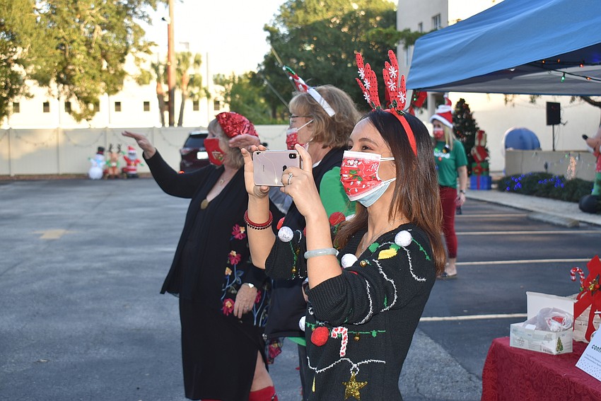 Ning Qin takes a picture as donors arrive.