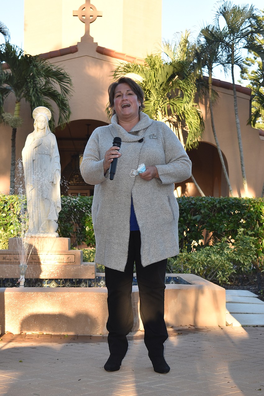 Jennifer Harris sang Ave Maria.