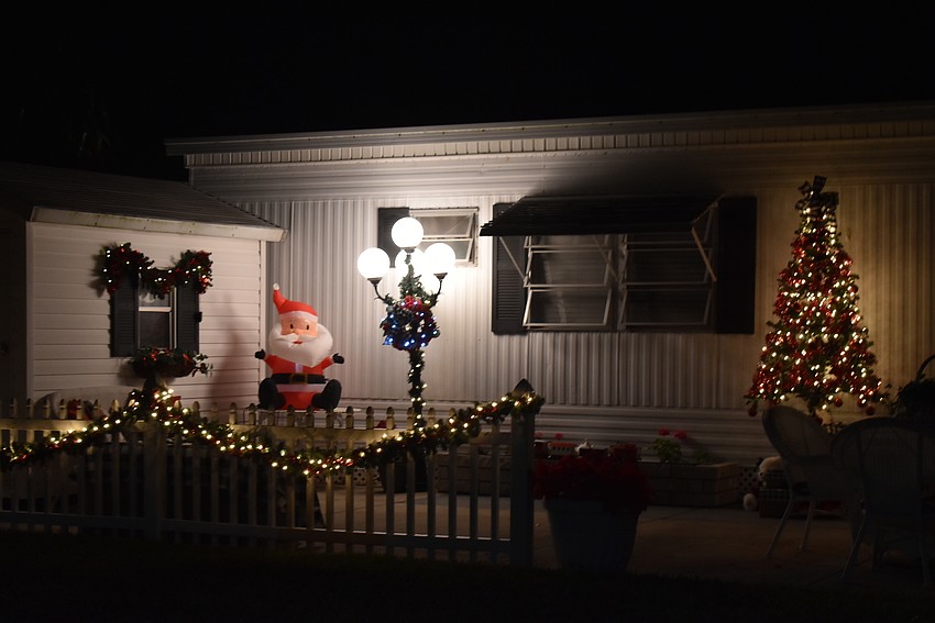 Unit I6 invites its residents to dine with Santa.