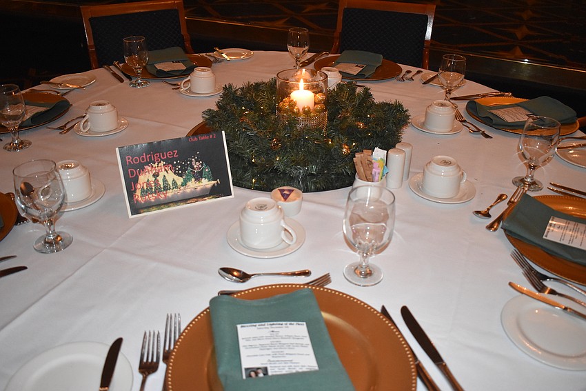 Inside, the tables were decorated with Christmas knick-knacks.