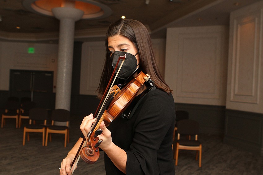 Samantha Bennett played violin.