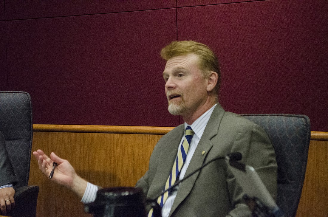 Former Sarasota County Commissioner Charles Hines could become Manatee County&#39;s acting administrator after Manatee County commissioners voted Tuesday to direct County Attorney William Clague to begin negotiating with Hines.