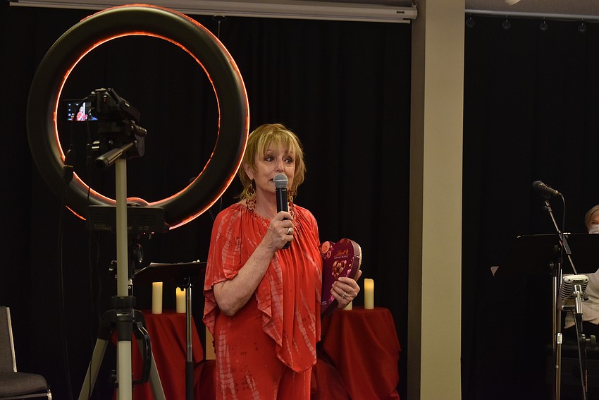 Susan Goldfarb greets her Zoom and in-person participants.