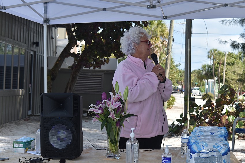 Rabbi Stacy Offner addresses the crowd.