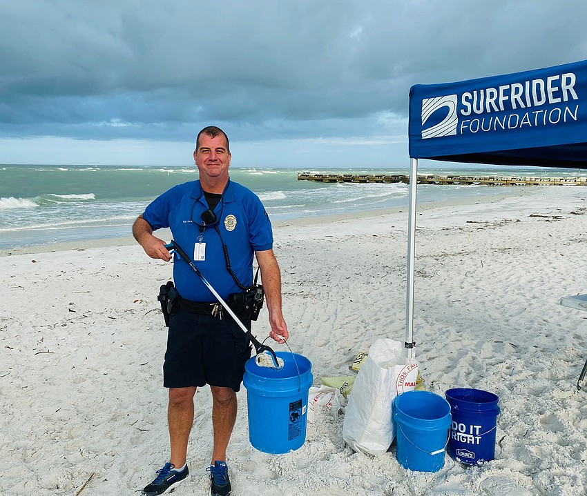 Longboat Key police Sergeant Lee Smith stopped by to lend a hand.